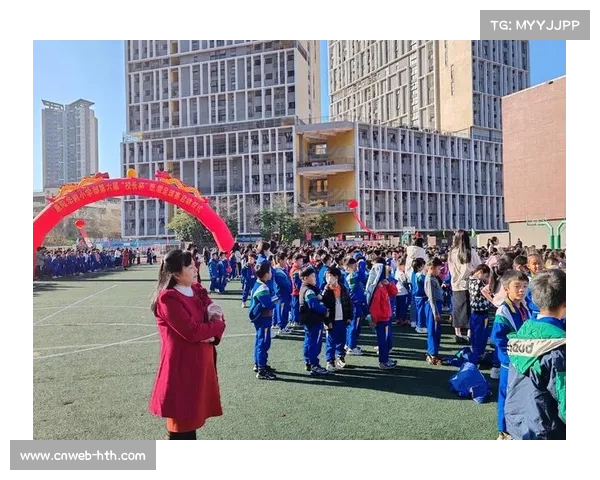 达斡尔族小球员观摩国际赛事 民族学校启动足球梯队培养新计划 达斡尔族小球员观摩国际赛事 民族学校启动足球梯队培养新计划